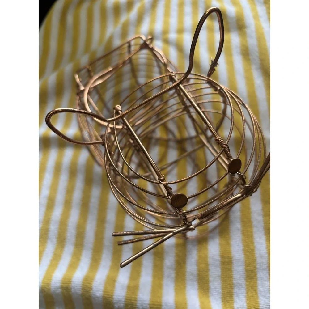 Egg Basket Cat Shaped‎ Copper colored Wire Holds 8-10 Eggs. Country Cottage Farm